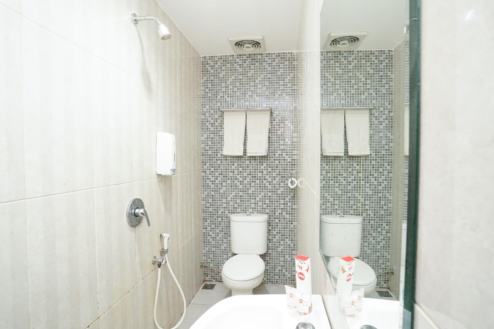 Oyo 277 Rukotel Near Rsu Adi Husada Undaan Kota Sorabaya Extérieur photo