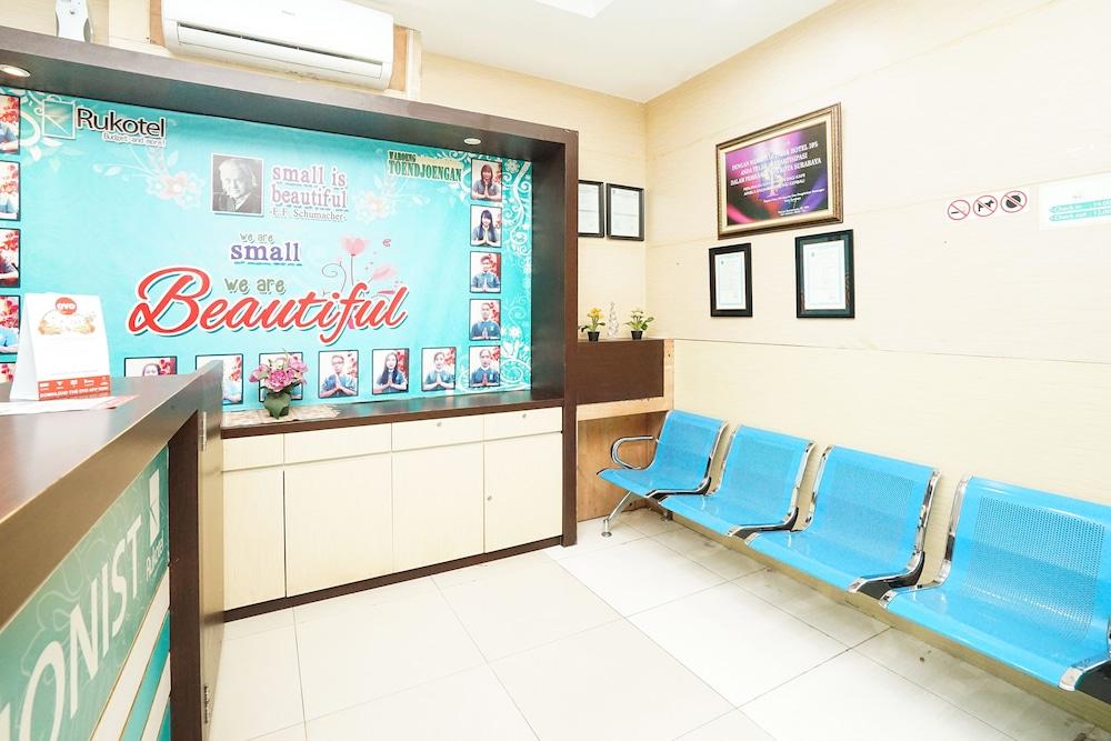 Oyo 277 Rukotel Near Rsu Adi Husada Undaan Kota Sorabaya Extérieur photo