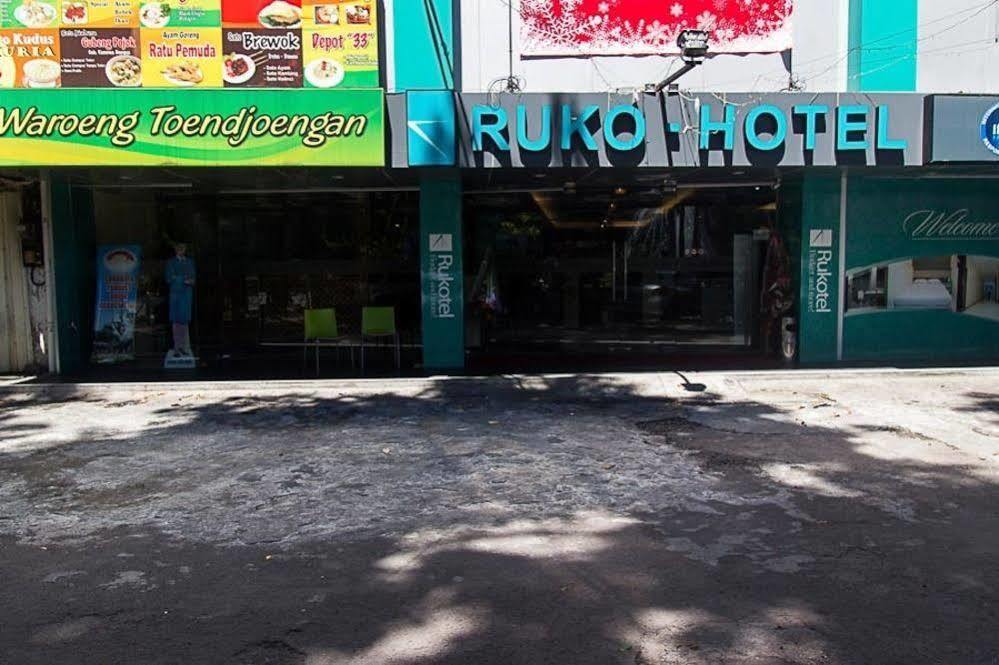 Oyo 277 Rukotel Near Rsu Adi Husada Undaan Kota Sorabaya Extérieur photo